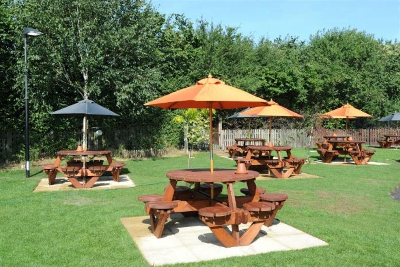 Premier Inn Premier Inn Southend Airport Екстериор снимка