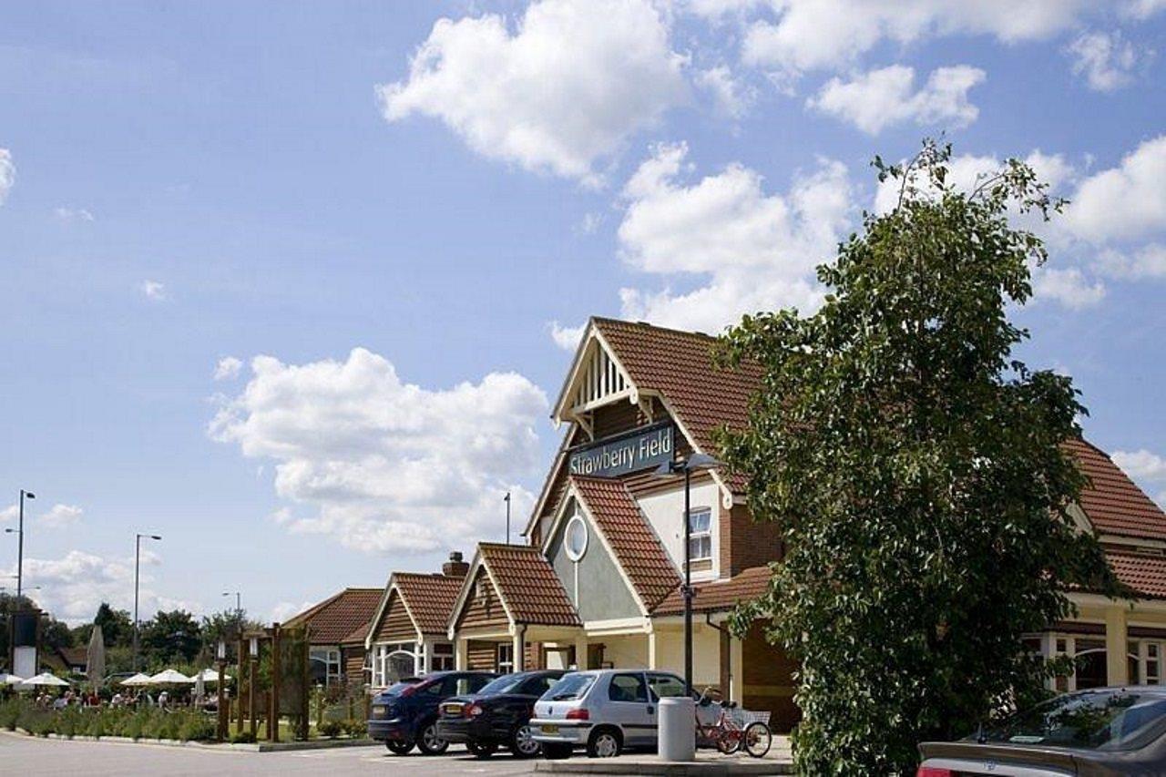 Premier Inn Premier Inn Southend Airport Екстериор снимка