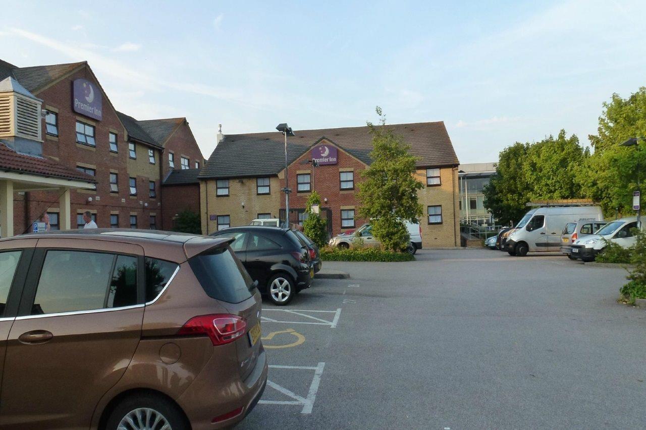 Premier Inn Premier Inn Southend Airport Екстериор снимка