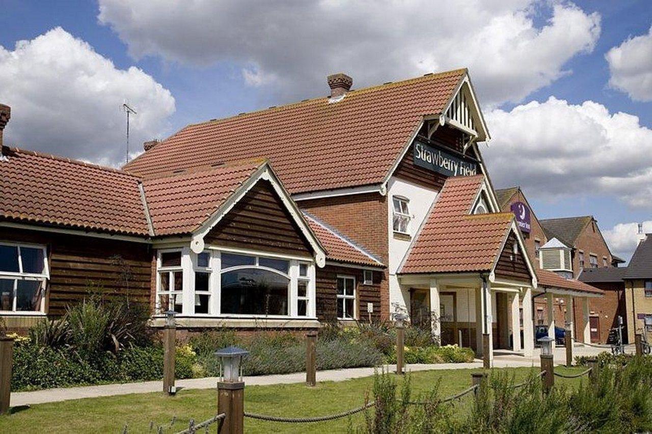 Premier Inn Premier Inn Southend Airport Екстериор снимка