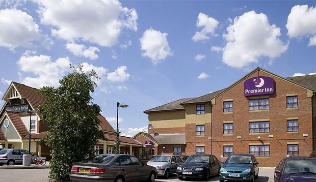 Premier Inn Premier Inn Southend Airport Екстериор снимка